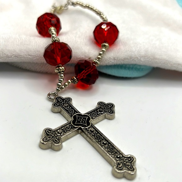 Beautiful Beaded Cross Rear View mirror Hanger - Picture 1 of 2